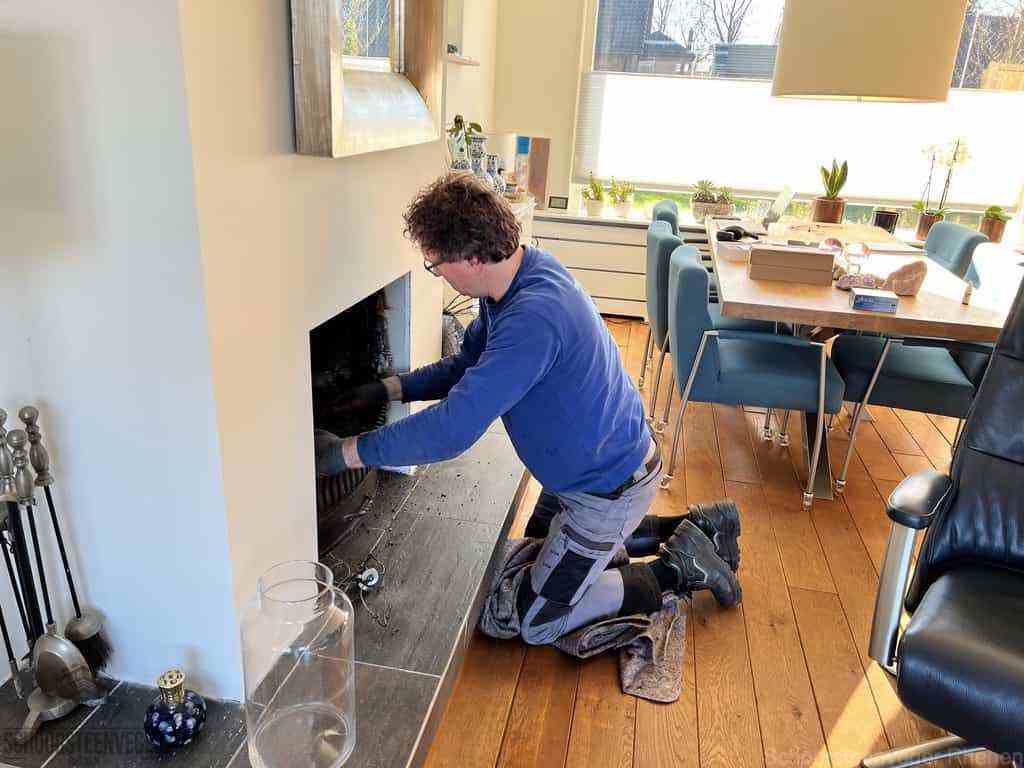 Schouwveger Rhenen kleed schoorsteenreiniger Schouwveger Rhenen kleed schoorsteenreiniger